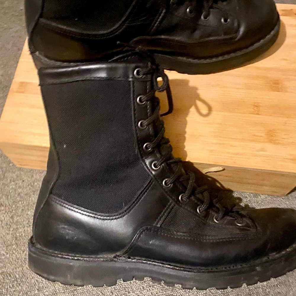 DANNER MEN’S ACADIA 8” BOOTS
Size 11